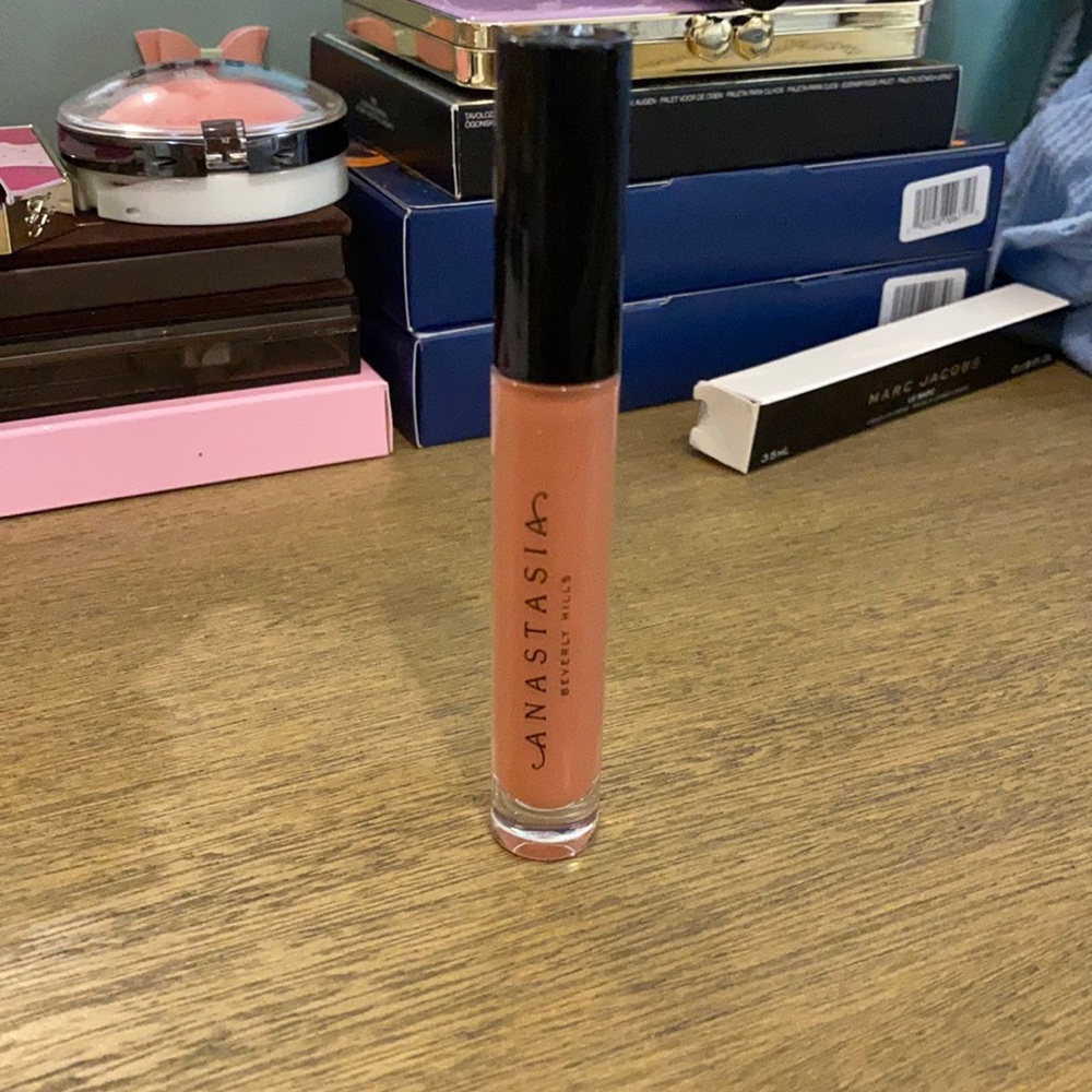 NEW, NEVER WORN! Anastasia Beverly Hills in Amber!